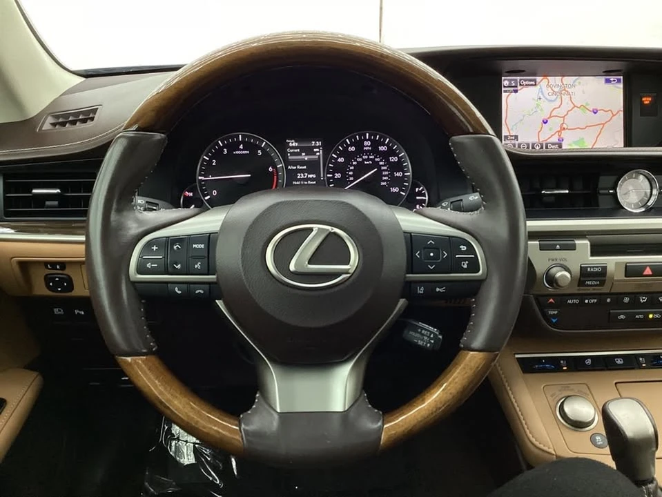 2016 Lexus ES 6th Gen - Image 15 of 18