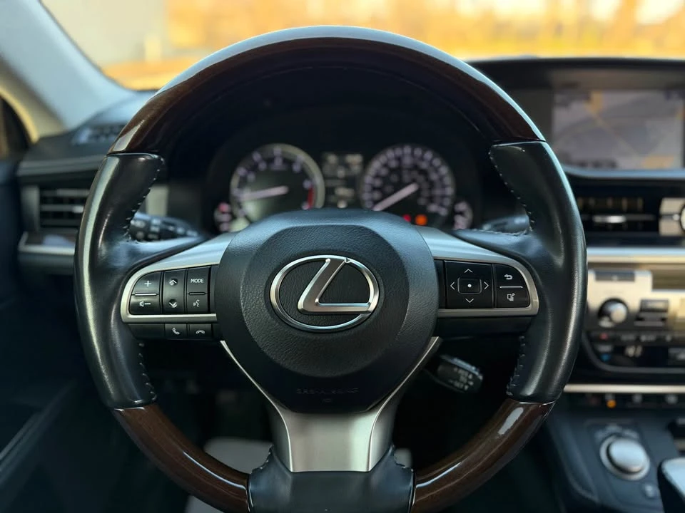2016 Lexus ES 6th Gen - Image 10 of 20