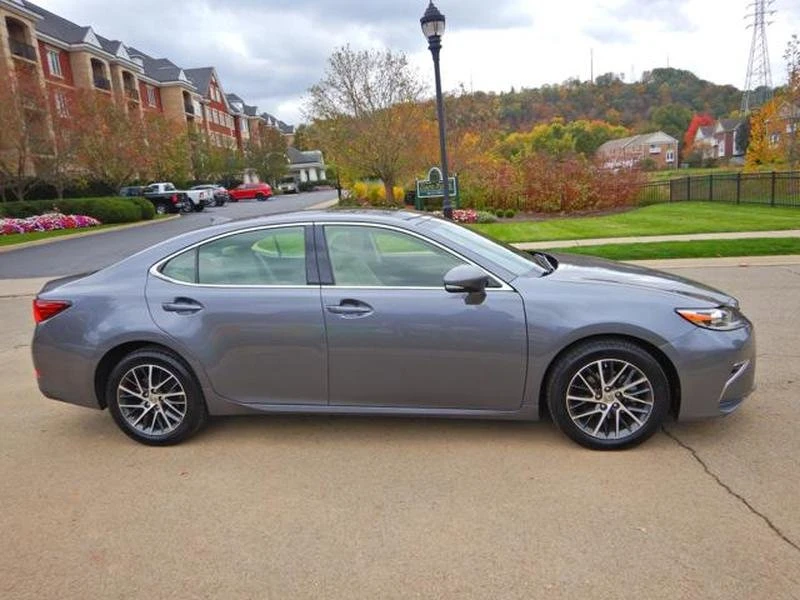 2016 Lexus ES 6th Gen - Image 9 of 19