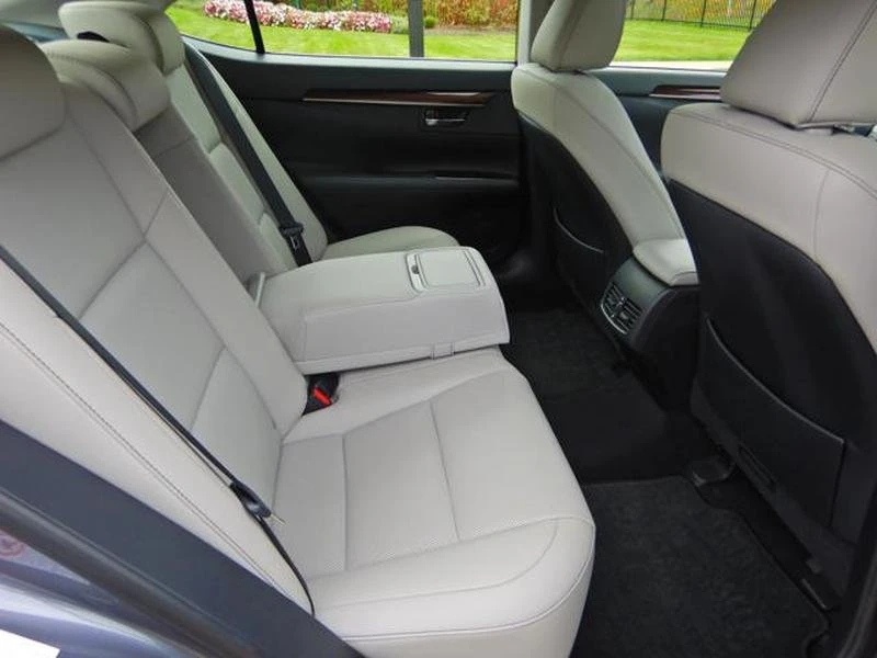 2016 Lexus ES 6th Gen - Image 14 of 19
