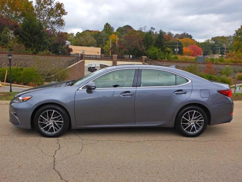 2016 Lexus ES 6th Gen - Image 10 of 19