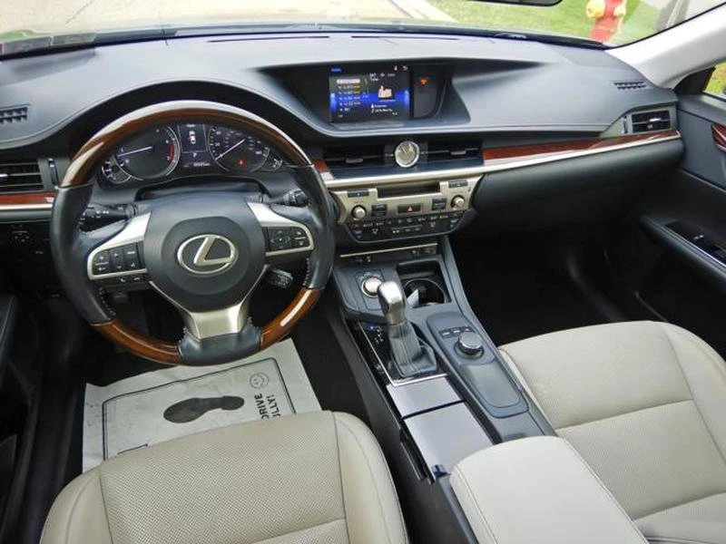 2016 Lexus ES 6th Gen - Image 13 of 19