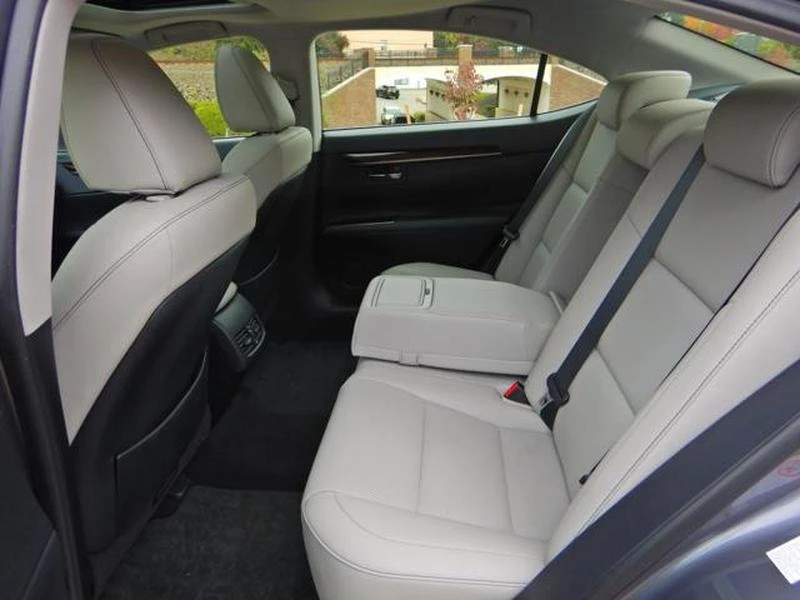 2016 Lexus ES 6th Gen - Image 12 of 19