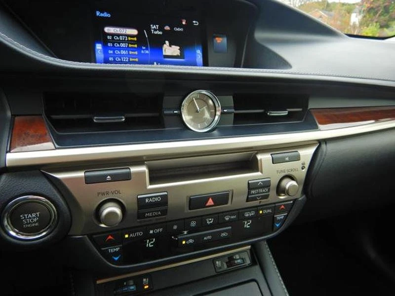 2016 Lexus ES 6th Gen - Image 17 of 19