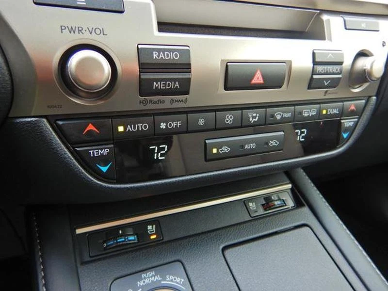 2016 Lexus ES 6th Gen - Image 19 of 19