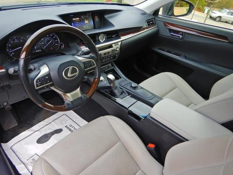 2016 Lexus ES 6th Gen - Image 5 of 19