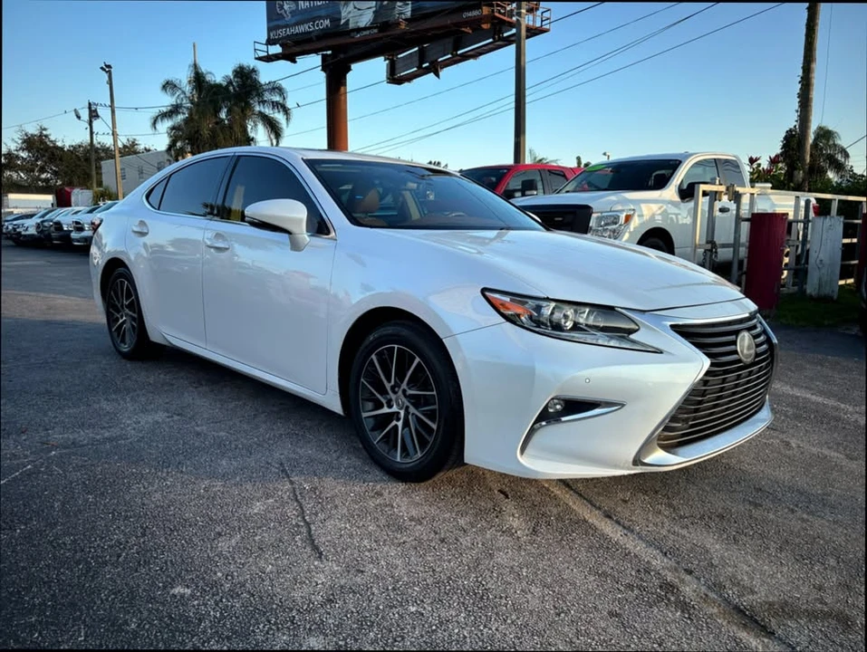 2016 Lexus ES 6th Gen - Image 3 of 13