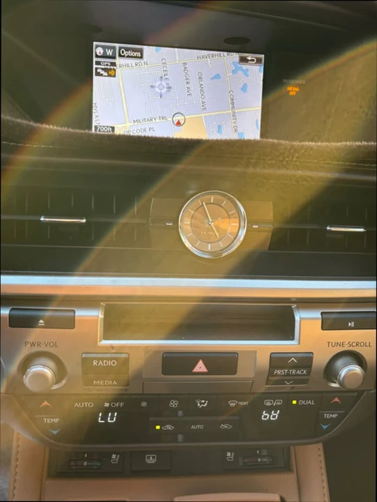 2016 Lexus ES 6th Gen - Image 12 of 13