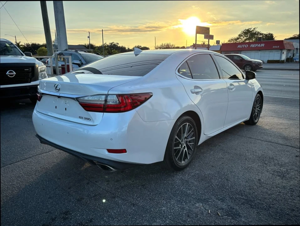 2016 Lexus ES 6th Gen - Image 4 of 13