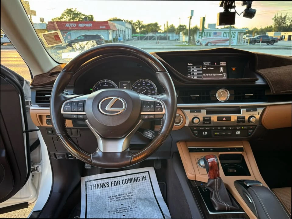 2016 Lexus ES 6th Gen - Image 10 of 13