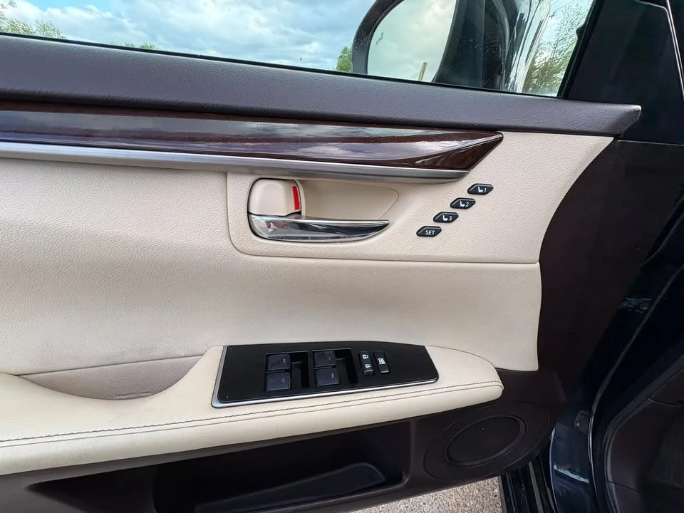2016 Lexus ES 6th Gen - Image 13 of 19