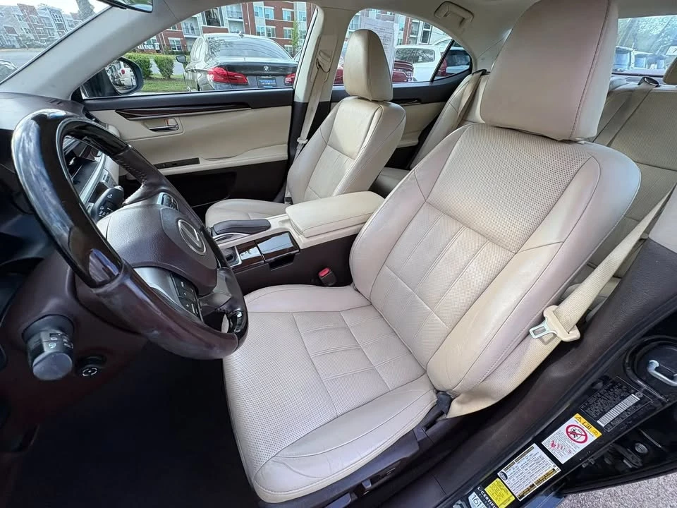 2016 Lexus ES 6th Gen - Image 11 of 19