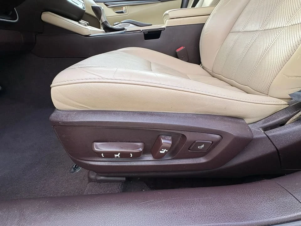 2016 Lexus ES 6th Gen - Image 14 of 19