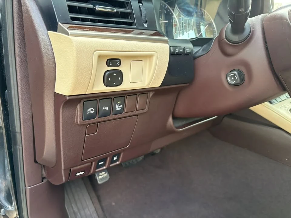2016 Lexus ES 6th Gen - Image 15 of 19
