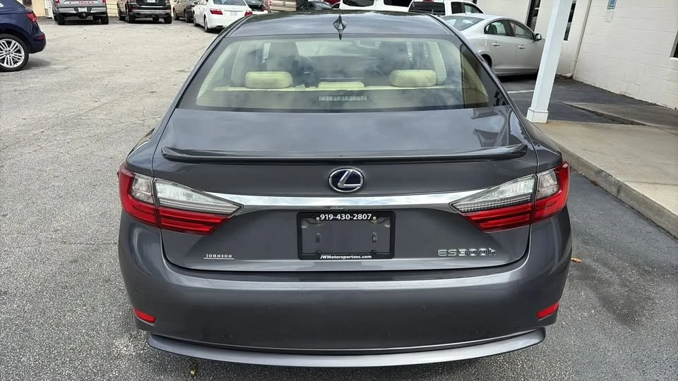 2016 Lexus ES 6th Gen - Image 7 of 19