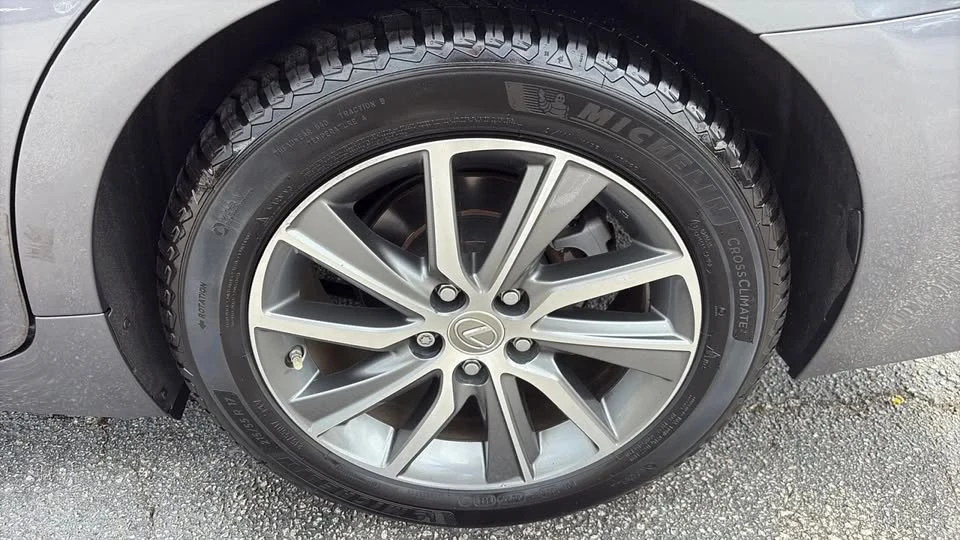 2016 Lexus ES 6th Gen - Image 15 of 19