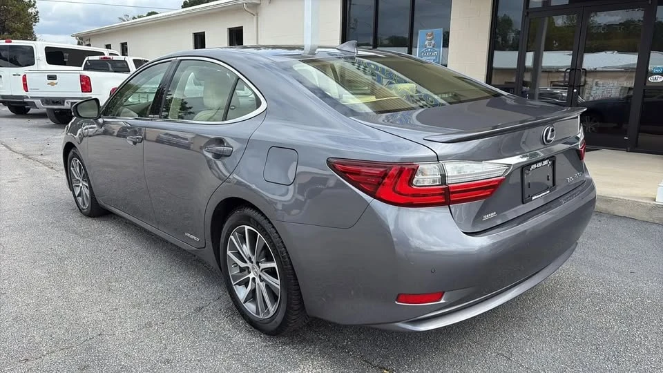 2016 Lexus ES 6th Gen - Image 8 of 19