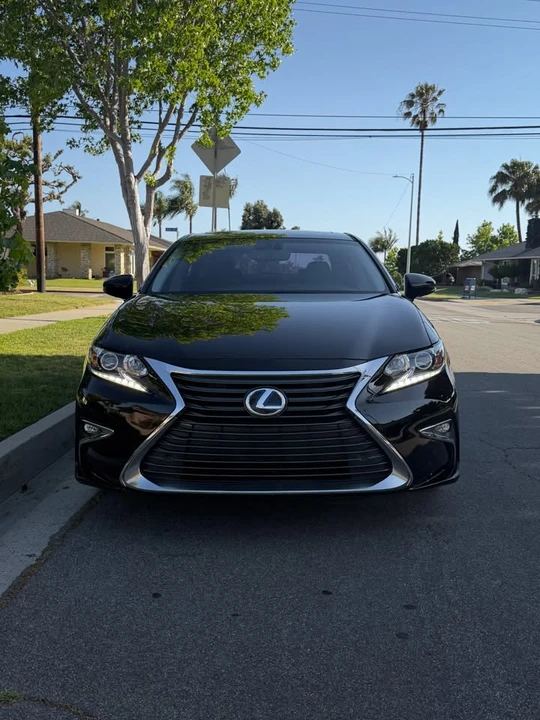 2016 Lexus ES 6th Gen - Image 2 of 19