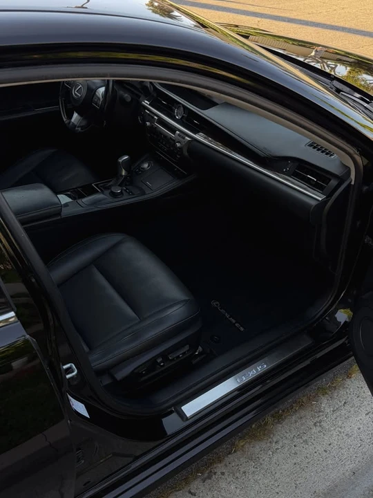 2016 Lexus ES 6th Gen - Image 16 of 19