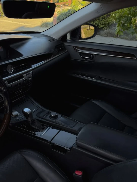 2016 Lexus ES 6th Gen - Image 12 of 19