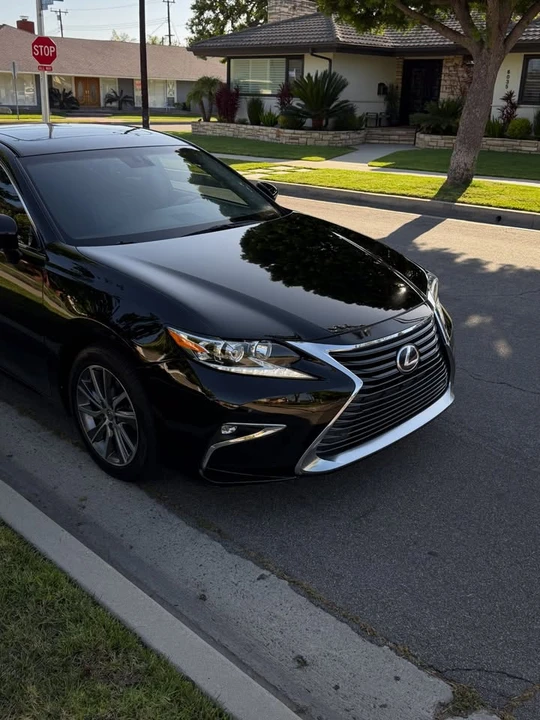 2016 Lexus ES 6th Gen - Image 8 of 19