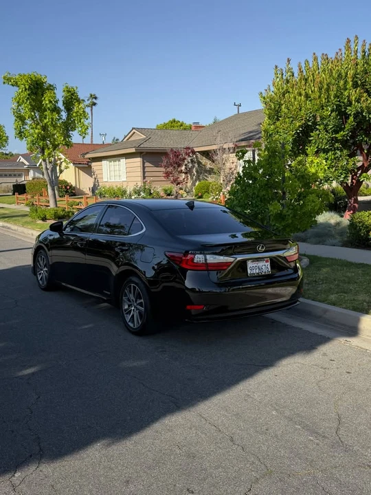 2016 Lexus ES 6th Gen - Image 7 of 19