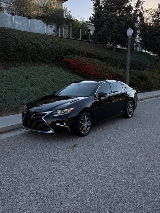 2016 Lexus ES 6th Gen - Image 6 of 19