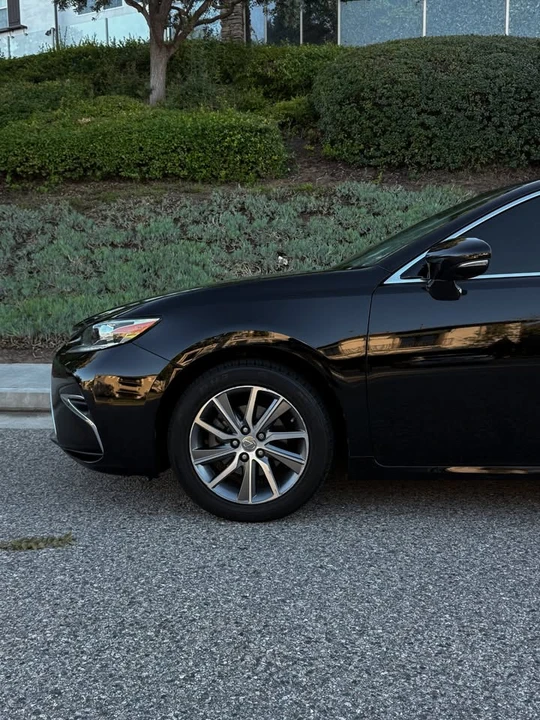 2016 Lexus ES 6th Gen - Image 7 of 19