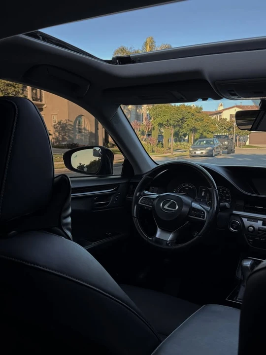2016 Lexus ES 6th Gen - Image 13 of 19