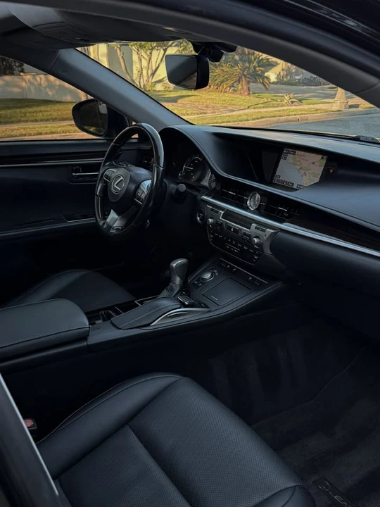 2016 Lexus ES 6th Gen - Image 14 of 19