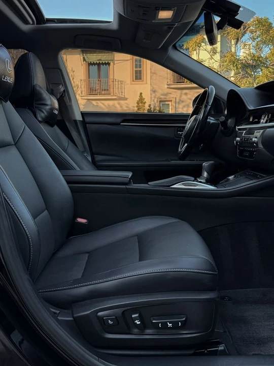 2016 Lexus ES 6th Gen - Image 18 of 19