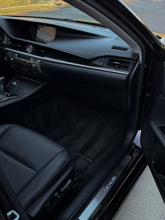 2016 Lexus ES 6th Gen - Image 15 of 19