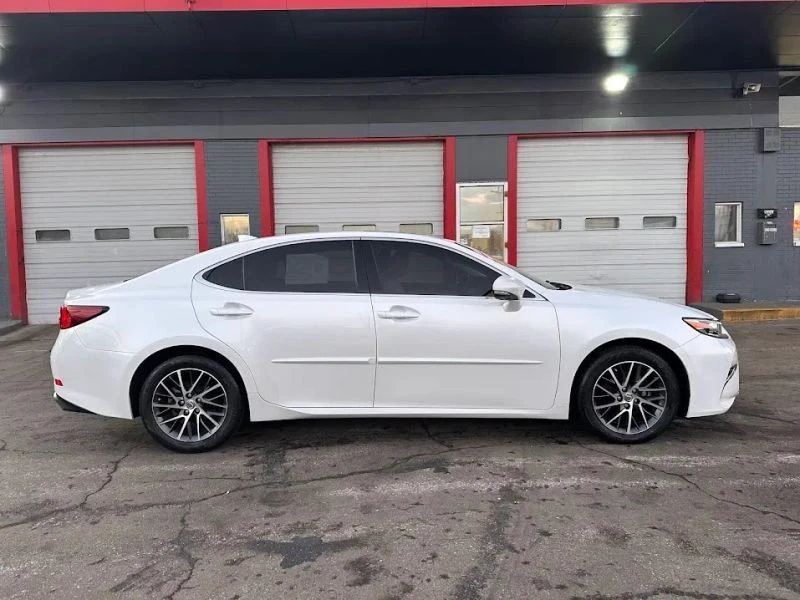 2016 Lexus ES 6th Gen - Image 8 of 18