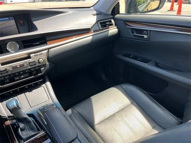 2016 Lexus ES 6th Gen - Image 12 of 18