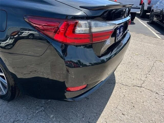 2016 Lexus ES 6th Gen - Image 8 of 18