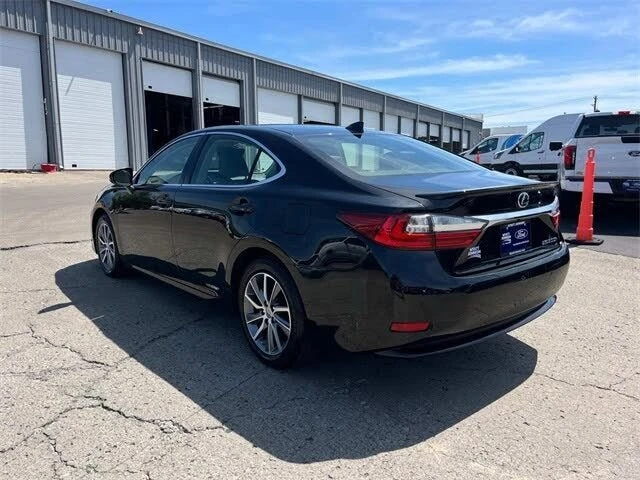 2016 Lexus ES 6th Gen - Image 4 of 18