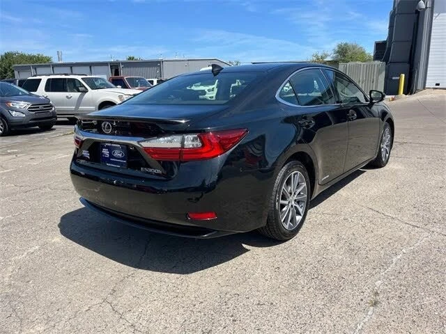 2016 Lexus ES 6th Gen - Image 2 of 18