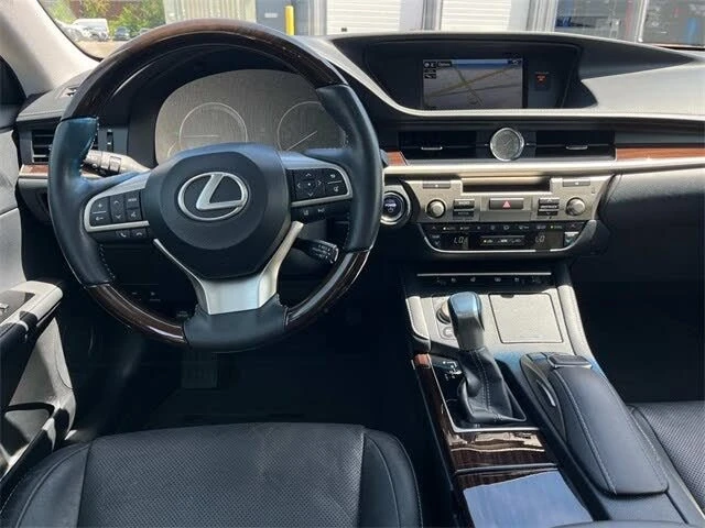 2016 Lexus ES 6th Gen - Image 11 of 18