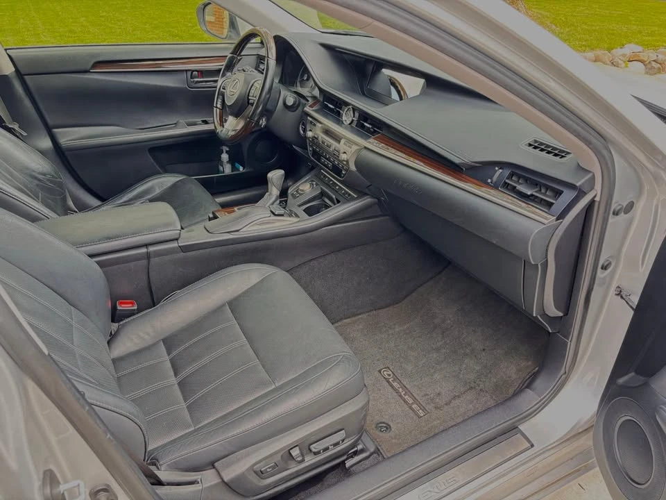 2016 Lexus ES 6th Gen - Image 9 of 14