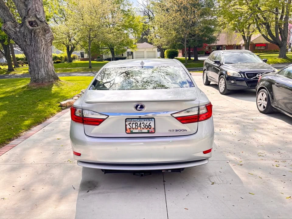 2016 Lexus ES 6th Gen - Image 4 of 14