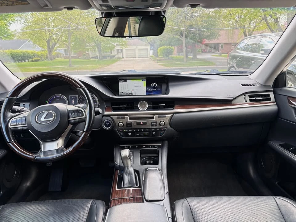 2016 Lexus ES 6th Gen - Image 13 of 14