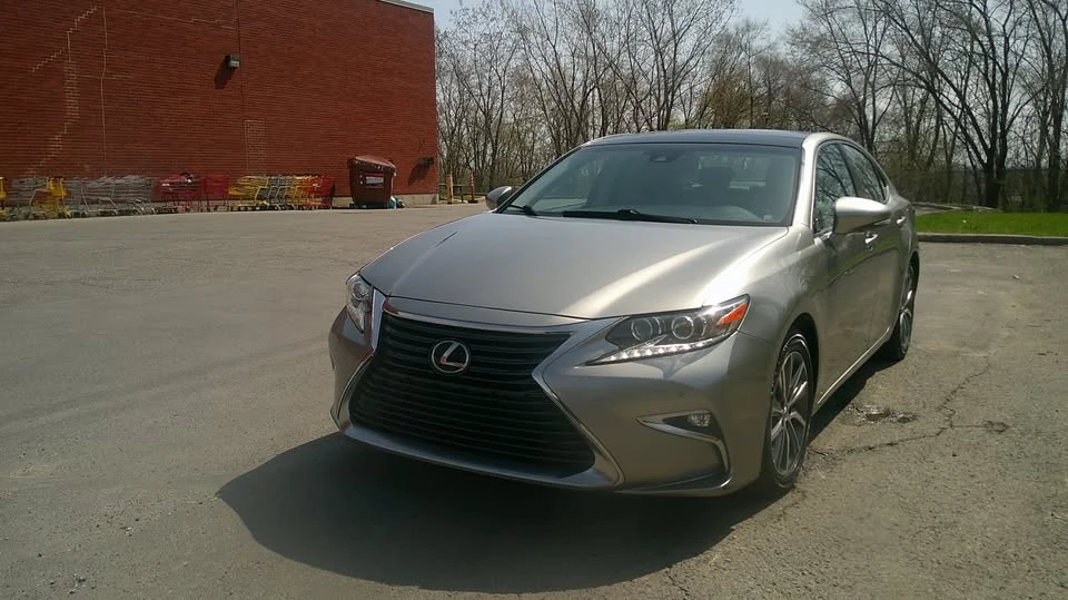 2016 Lexus ES 6th Gen - Image 2 of 16