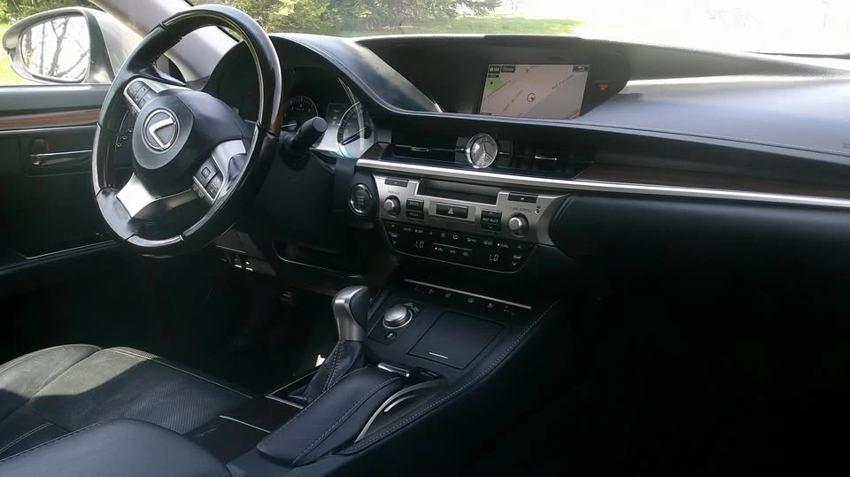 2016 Lexus ES 6th Gen - Image 11 of 16