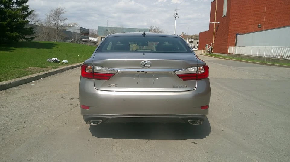 2016 Lexus ES 6th Gen - Image 5 of 16