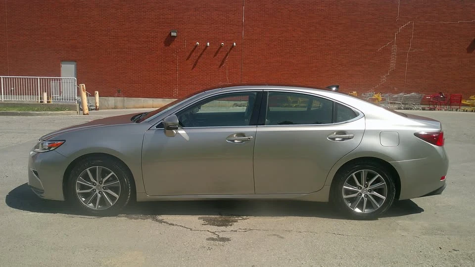 2016 Lexus ES 6th Gen - Image 6 of 16