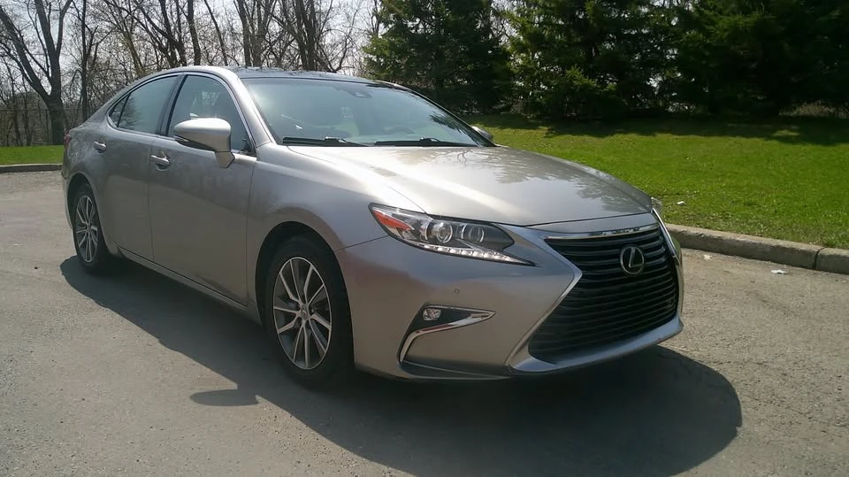 2016 Lexus ES 6th Gen - Image 3 of 16