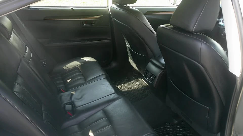 2016 Lexus ES 6th Gen - Image 10 of 16