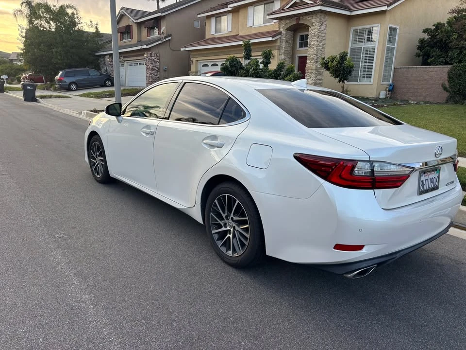 2016 Lexus ES 6th Gen - Image 6 of 7