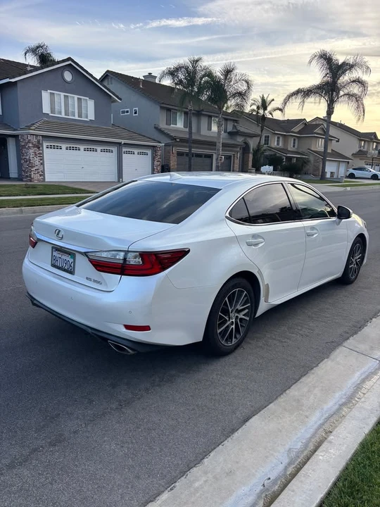 2016 Lexus ES 6th Gen - Image 5 of 7