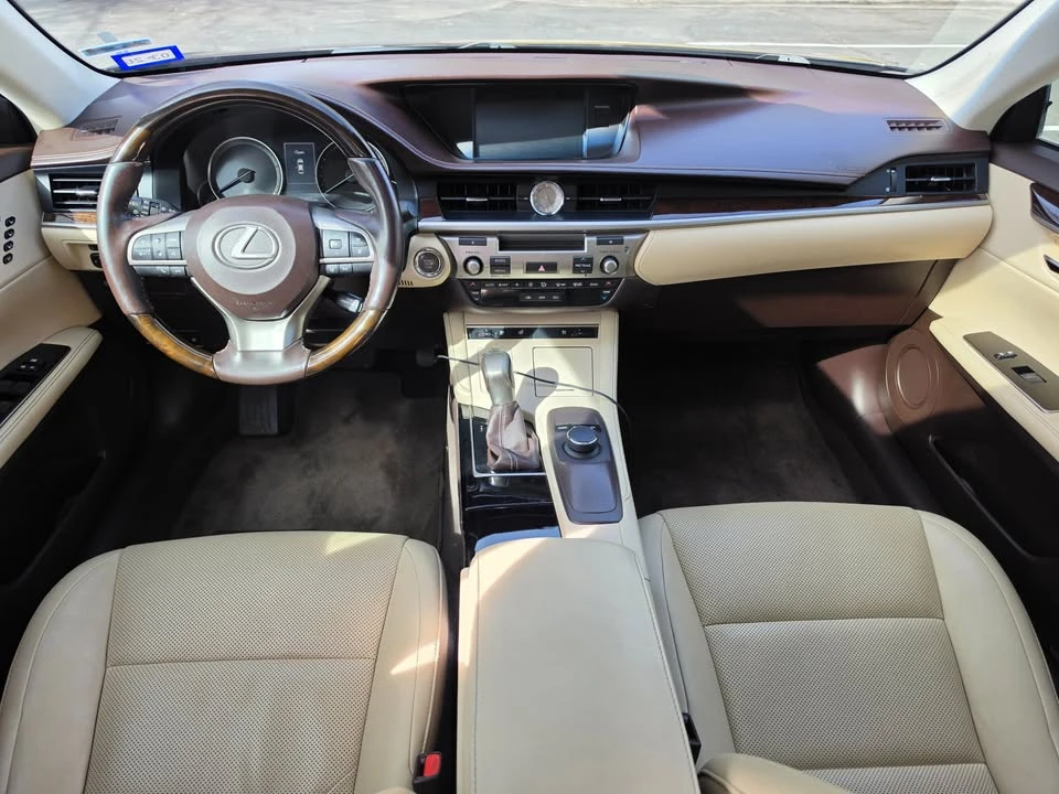 2016 Lexus ES 6th Gen - Image 9 of 17